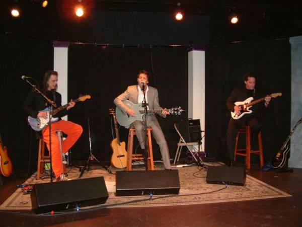 The Kasim Sulton Band at The Academy Theatre, Avondale Estates, GA, 03/01/08 - photo by Chris Craddock