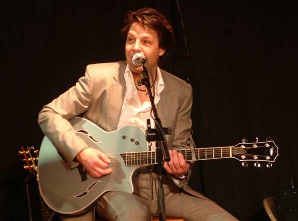 Kasim Sulton at The Academy Theatre, Avondale Estates, GA, 03/01/08 - photo by Chris Craddock