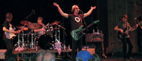 Kasim Sulton and Todd Rundgren at the Tampa Theatre, Tampa, Florida, 04/12/08 - photo by Tony Cona