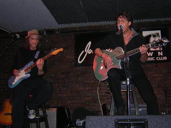 Kasim Sulton at Johnny D's, Somerville, Boston, 05/27/08 - photo by Eddie G. aka Brontis