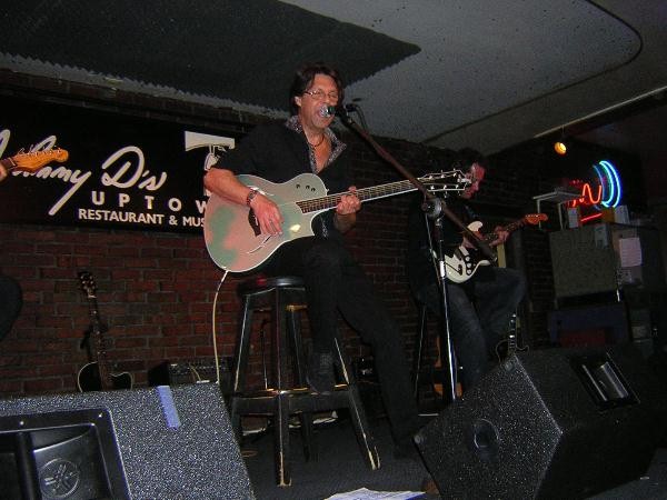 Kasim Sulton at Johnny D's, Somerville, Boston, 05/27/08 - photo by Eddie G. aka Brontis