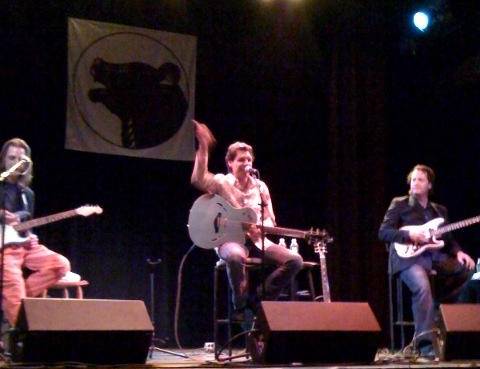 Kasim Sulton at The Bearsville Theater, Woodstock, NY, 05/17/08 - photo by RMAC