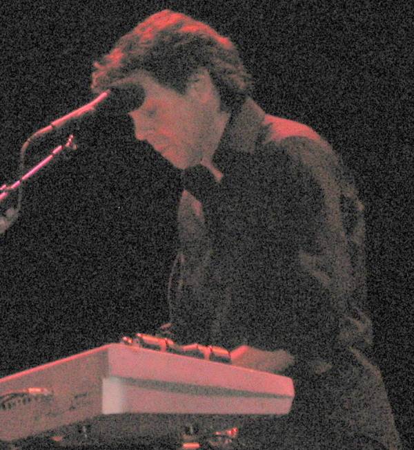 Kasim Sulton at the Palace Theatre in Cleveland, Ohio with Todd Rundgren, 04/23/09 - photo by Renee