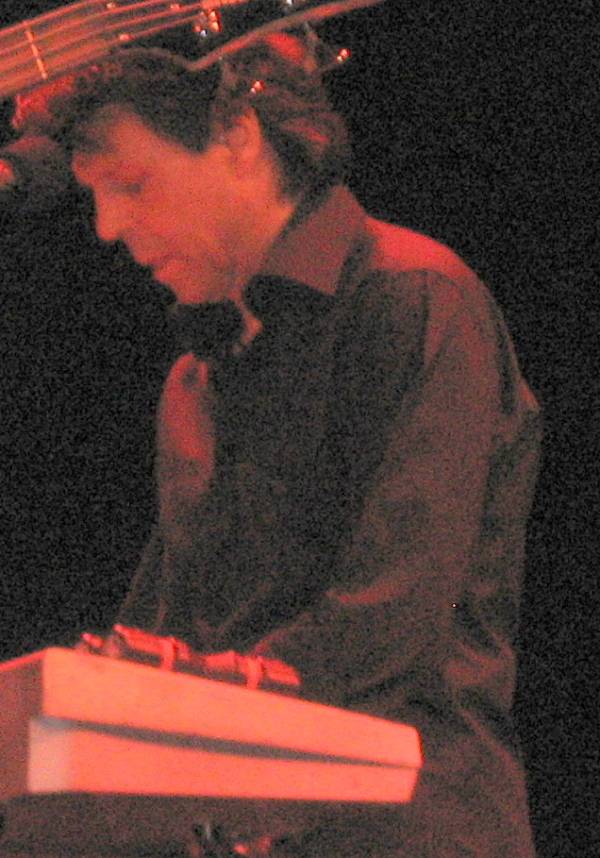 Kasim Sulton at the Palace Theatre in Cleveland, Ohio with Todd Rundgren, 04/23/09 - photo by Renee