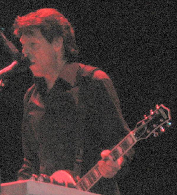 Kasim Sulton at the Palace Theatre in Cleveland, Ohio with Todd Rundgren, 04/23/09 - photo by Renee