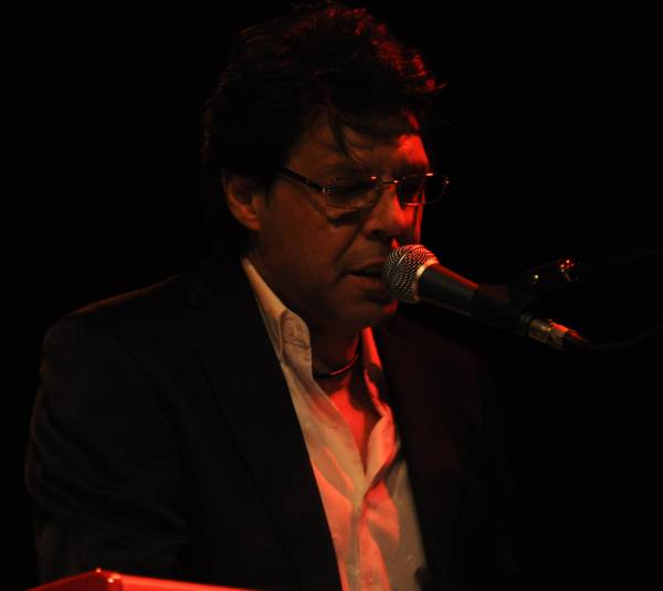 Kasim Sulton at The Abbey Pub, Chicago, IL, 05/15/10 - photo by Whitney Burr