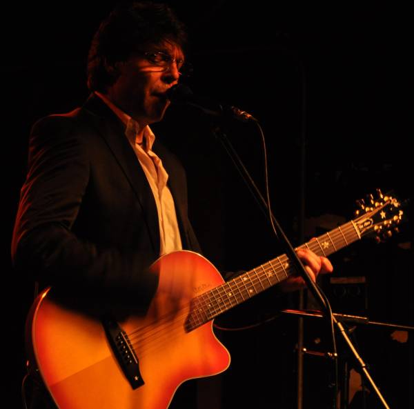 Kasim Sulton at The Abbey Pub, Chicago, IL, 05/15/10 - photo by Whitney Burr