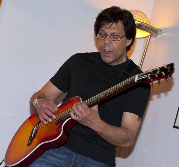 Kasim Sulton at his House Party Gig, Indianapolis, IN, 05/19/10 - photo by Mark Watson