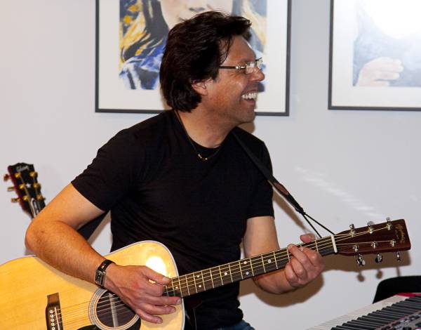 Kasim Sulton at his House Party Gig, Indianapolis, IN, 05/19/10 - photo by Mark Watson