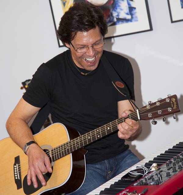 Kasim Sulton at his House Party Gig, Indianapolis, IN, 05/19/10 - photo by Mark Watson