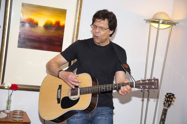 Kasim Sulton at his House Party Gig, Indianapolis, IN, 05/19/10 - photo by Mark Watson