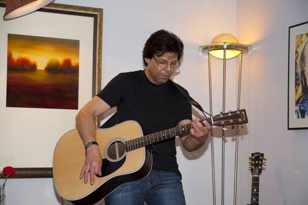 Kasim Sulton at his House Party Gig, Indianapolis, IN, 05/19/10 - photo by Mark Watson