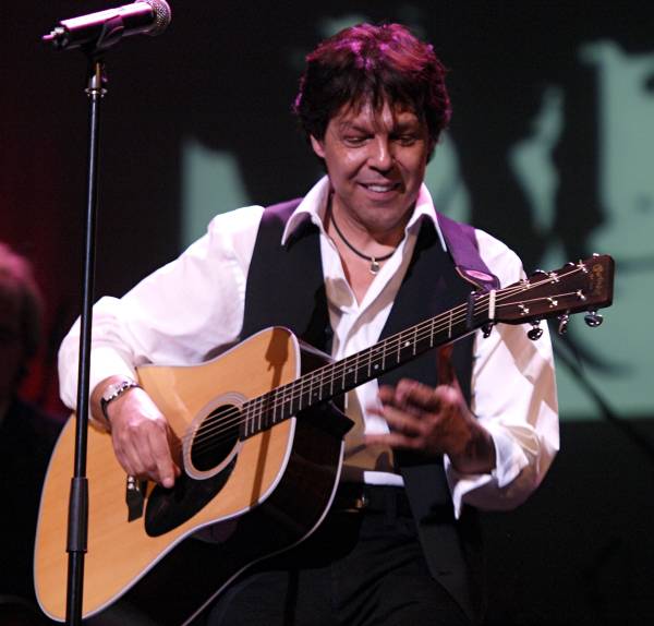 Kasim Sulton at the Glen Burtnik & Friends Jersey Beatles Bash IV, 09/18/10 - Photo by Gary Goat Goveia