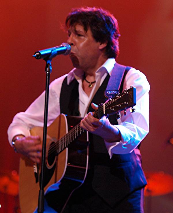 Kasim Sulton at the Glen Burtnik & Friends Jersey Beatles Bash IV, 09/18/10 - Photo by Gary Goat Goveia