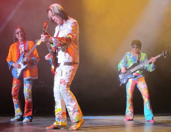 Kasim Sulton at the Todd Rundgren gig in Toldedo, OH, 03/310/11 - Photo by Michele K