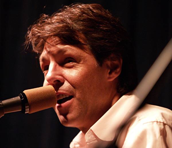 Kasim Sulton at The Tin Angel - 7/15/06 (photo by Gary Goat Goveia)