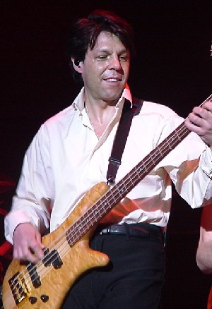 Kasim Sulton at Wembley - 01/24/04 (Sometimes I snap a good photo of him!)