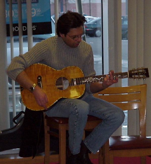 Kasim Sulton in Westbury (Photo by Gary Goveia)