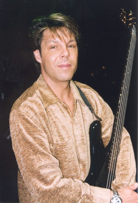 Kasim Sulton in Miami 1/9/00, photo by Frank Ciapanna