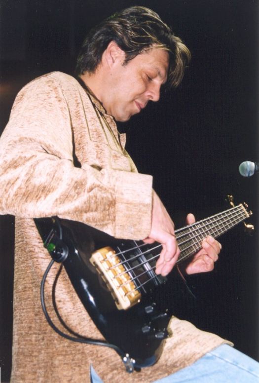 Kasim Sulton in Miami 1/9/00, photo by Frank Ciapanna