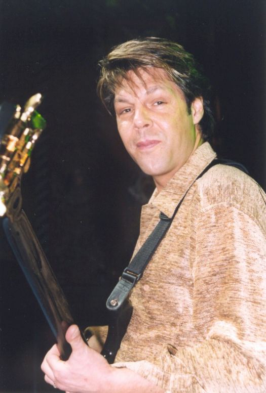 Kasim Sulton in Miami 1/9/00, photo by Frank Ciapanna