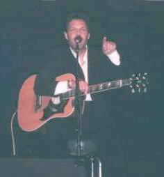 Kasim Sulton at The Abbey Pub, Chicago, 8/10/01 - photo by Laura England