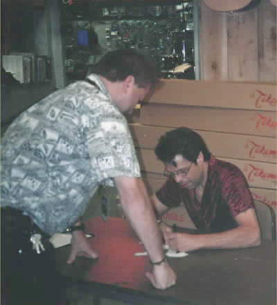 Kasim Sulton at The Guitar Center, Chicago, 8/10/01 - photo by Laura England